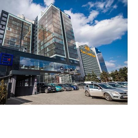 Glass New Apartments Ultracentral Chisináu Exterior foto